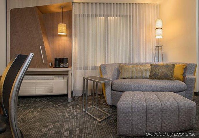 Courtyard By Marriott Philadelphia Hotel